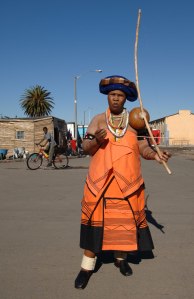 Madosini with her Uhadi bow